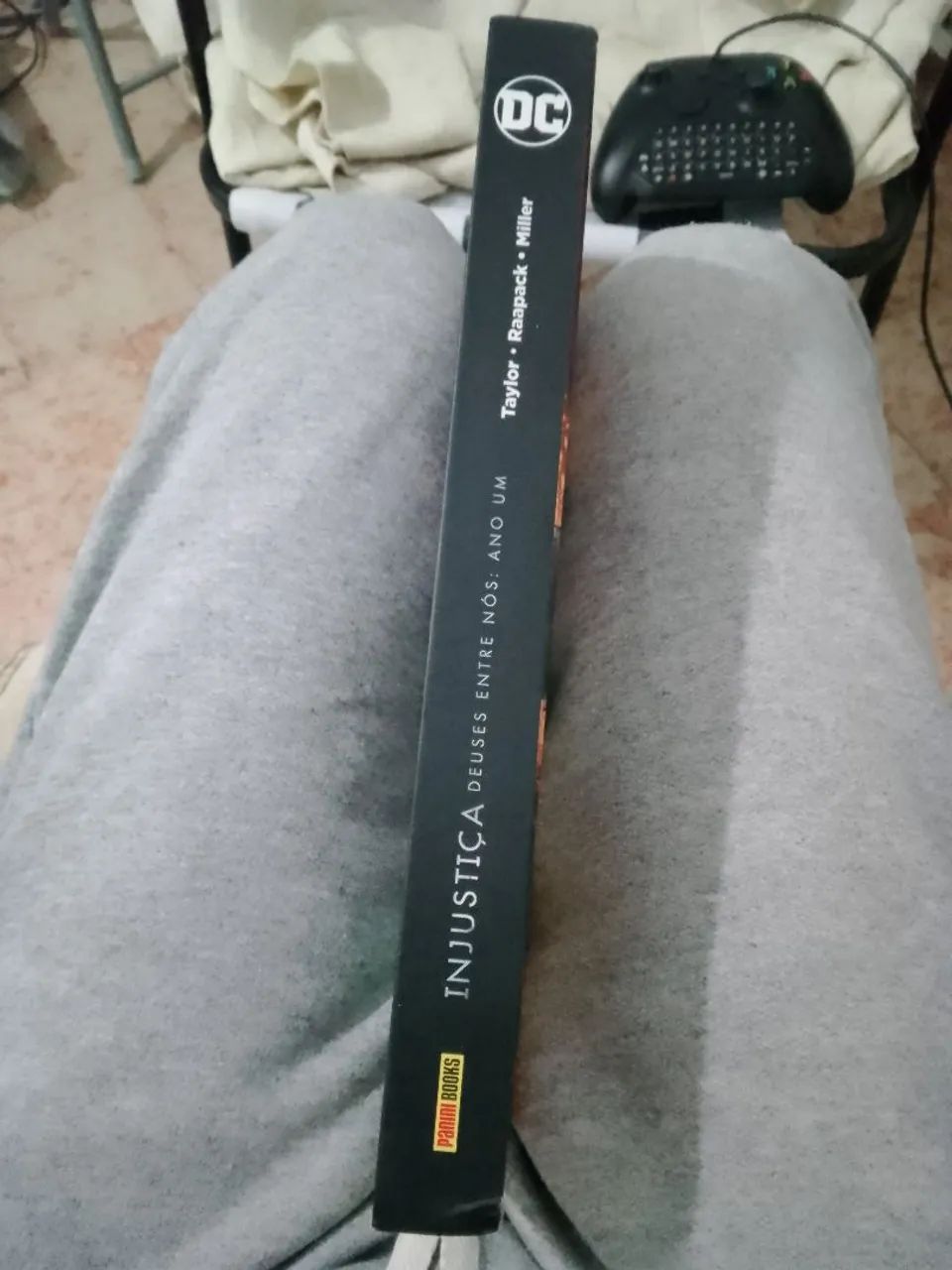 Injustiça Deuses entre nós Ano Um edição completa capa dura - Foto 3