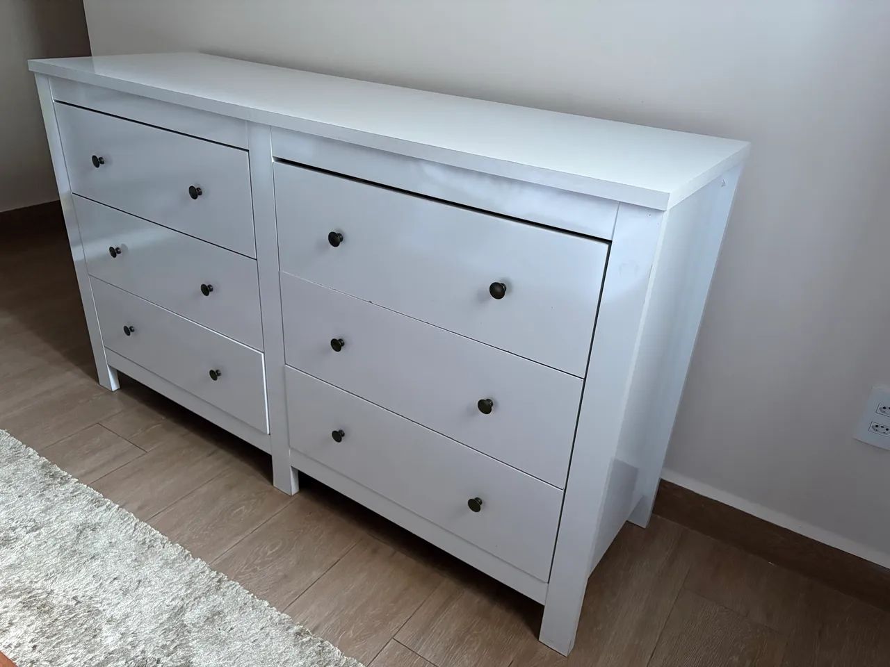  Cômoda com 06 gavetas em MDF 