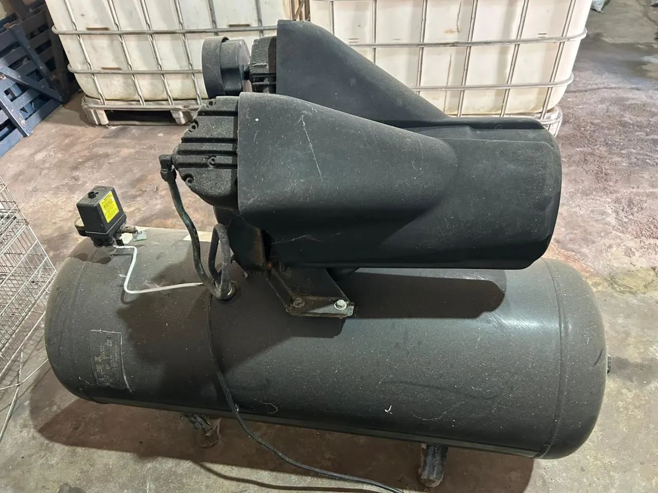 Compressor de ar 175 Obg/pol² /200 litros / 5hp contato *7 - Foto 4