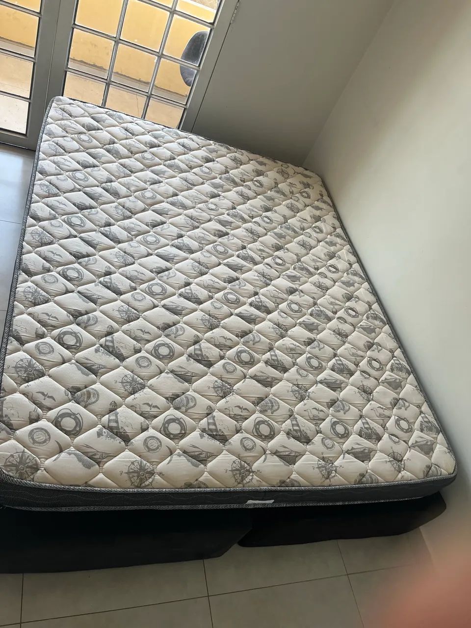 Vendo base cama Quenn com colchão  - Foto 2