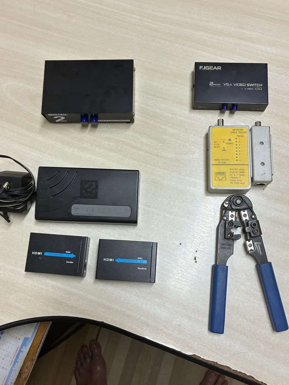 switches lote de rede  e hdmi e teste com alicate fixação