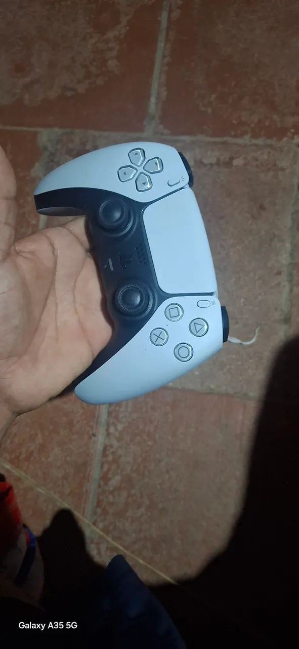 Vendo ps5 usado semi novo bem conservado boas condições 2 controles e jogos na memória  - Foto 3