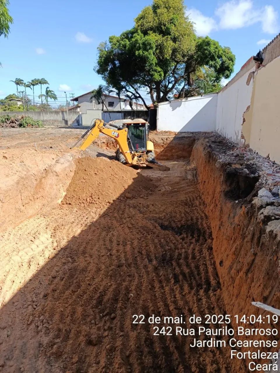 Alugo Retroescavadeira nova - Foto 2