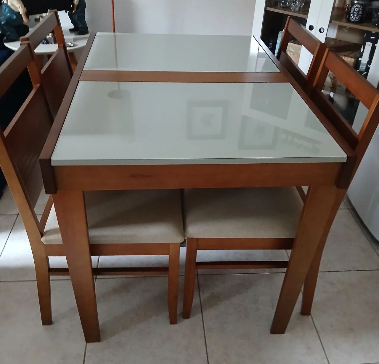 Mesa de Jantar Extensível com 4 cadeiras - Foto 5