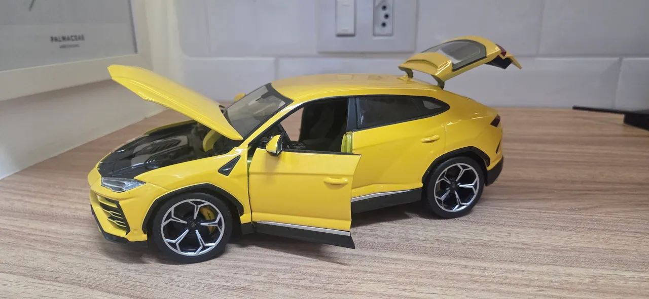 Lamborghini Urus 1:20 - Foto 5