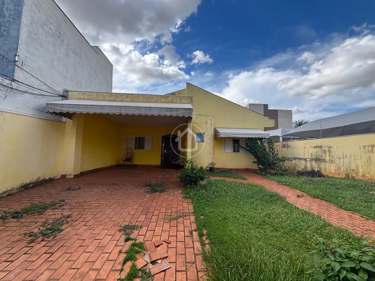 CASA COM ALPLO TERRENO - Foto 3