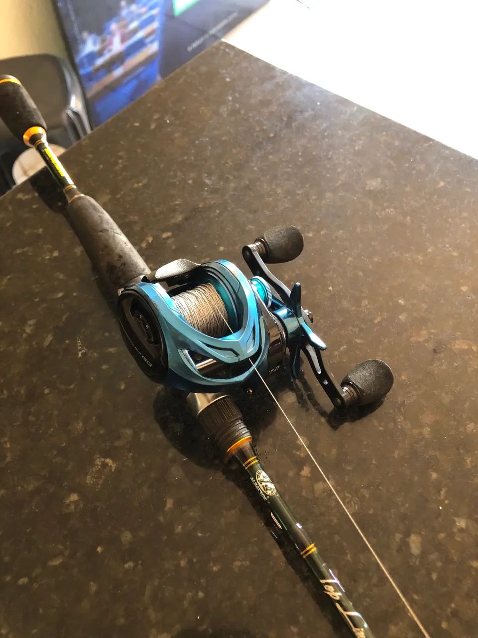 Carretilha de pesca com vara - Foto 2