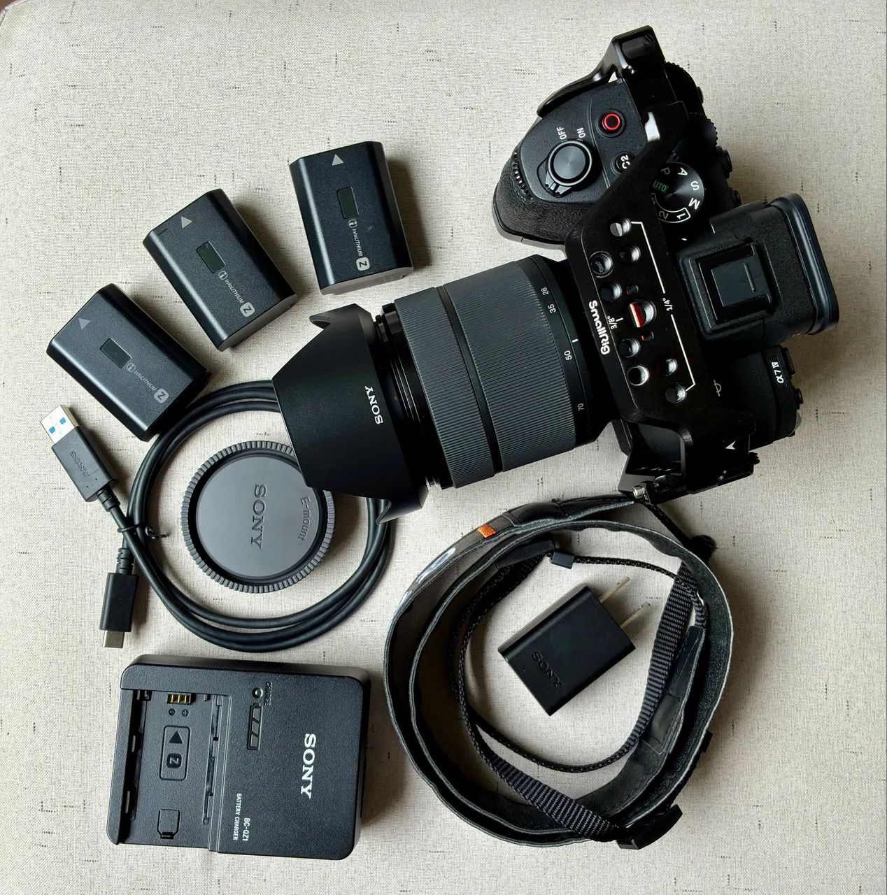 Sony A7IV + Lente kit + acessórios - Semi Nova - Ler Descrição