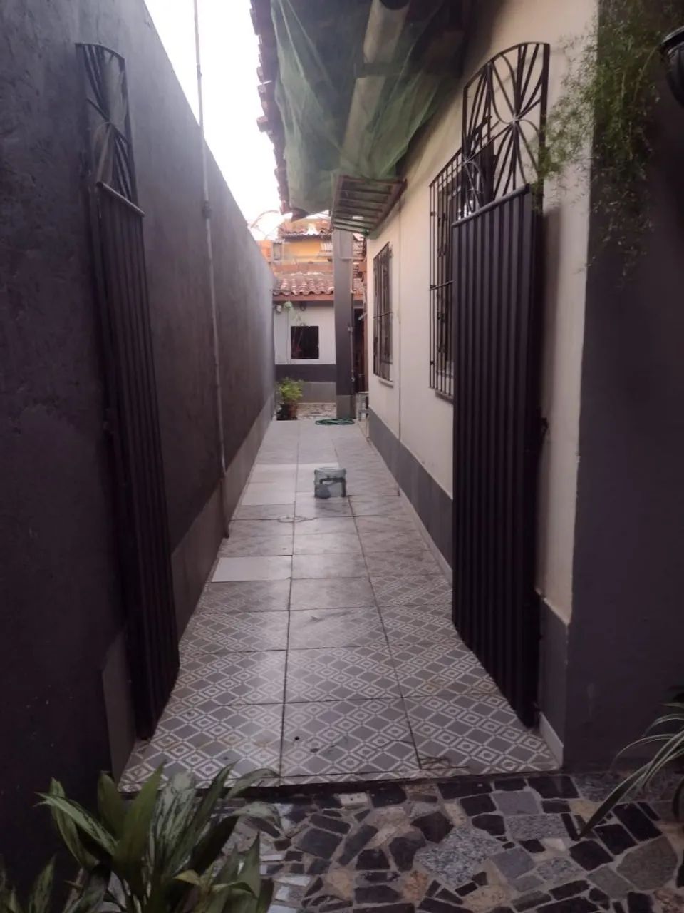 VENDE-SE CASA COM PONTO COMERCIAL  - Foto 4