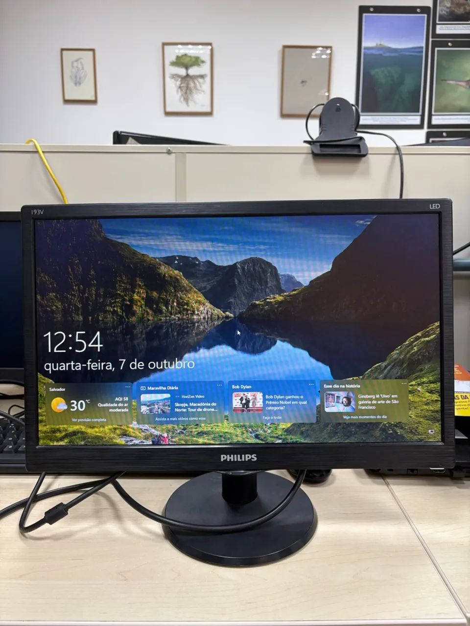 MINITOR PHILIPS 18,5 POLEGADAS - HDMI E VGA