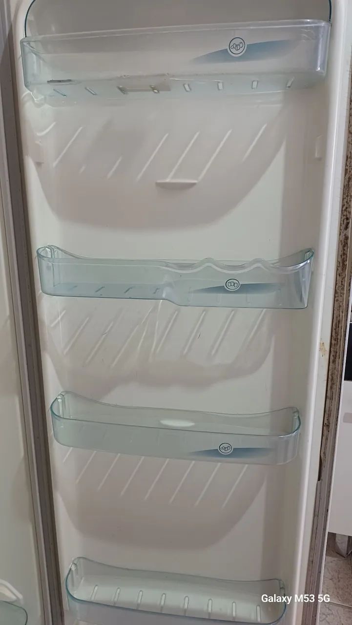 Geladeira Eletrolux RE29 super - Foto 3