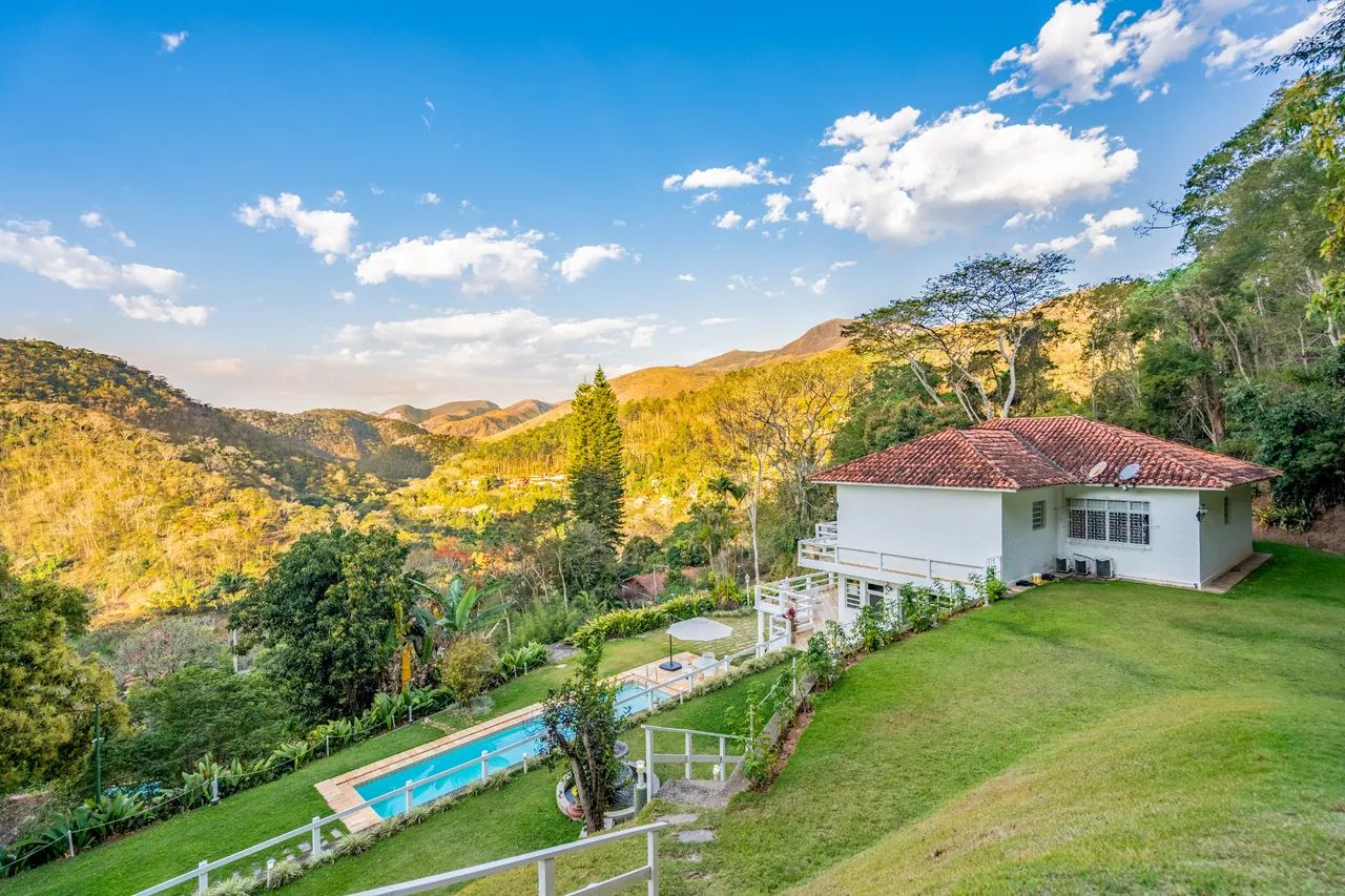 Casa com 6 quartos em Pedro do Rio, Petrópolis.