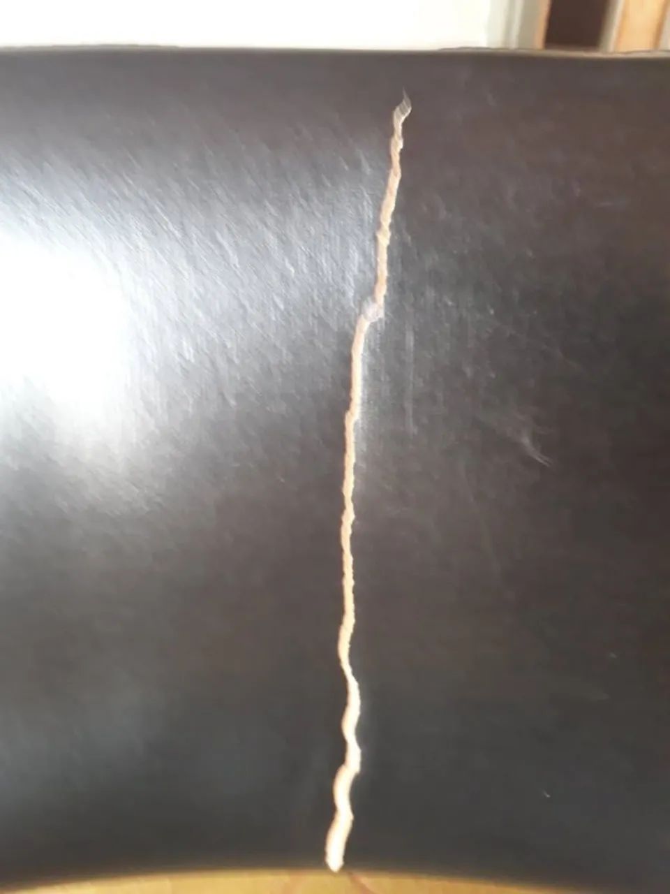 Cadeira Giroflex estrutura em perfeito estado; detalhes no couro - Foto 5