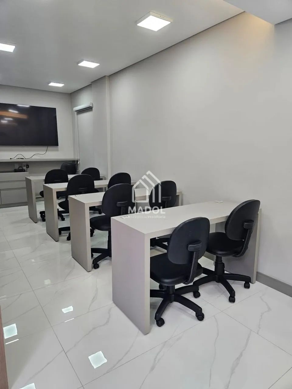 Sala para locação semimobiliada | Centro | R$ 3.000,00