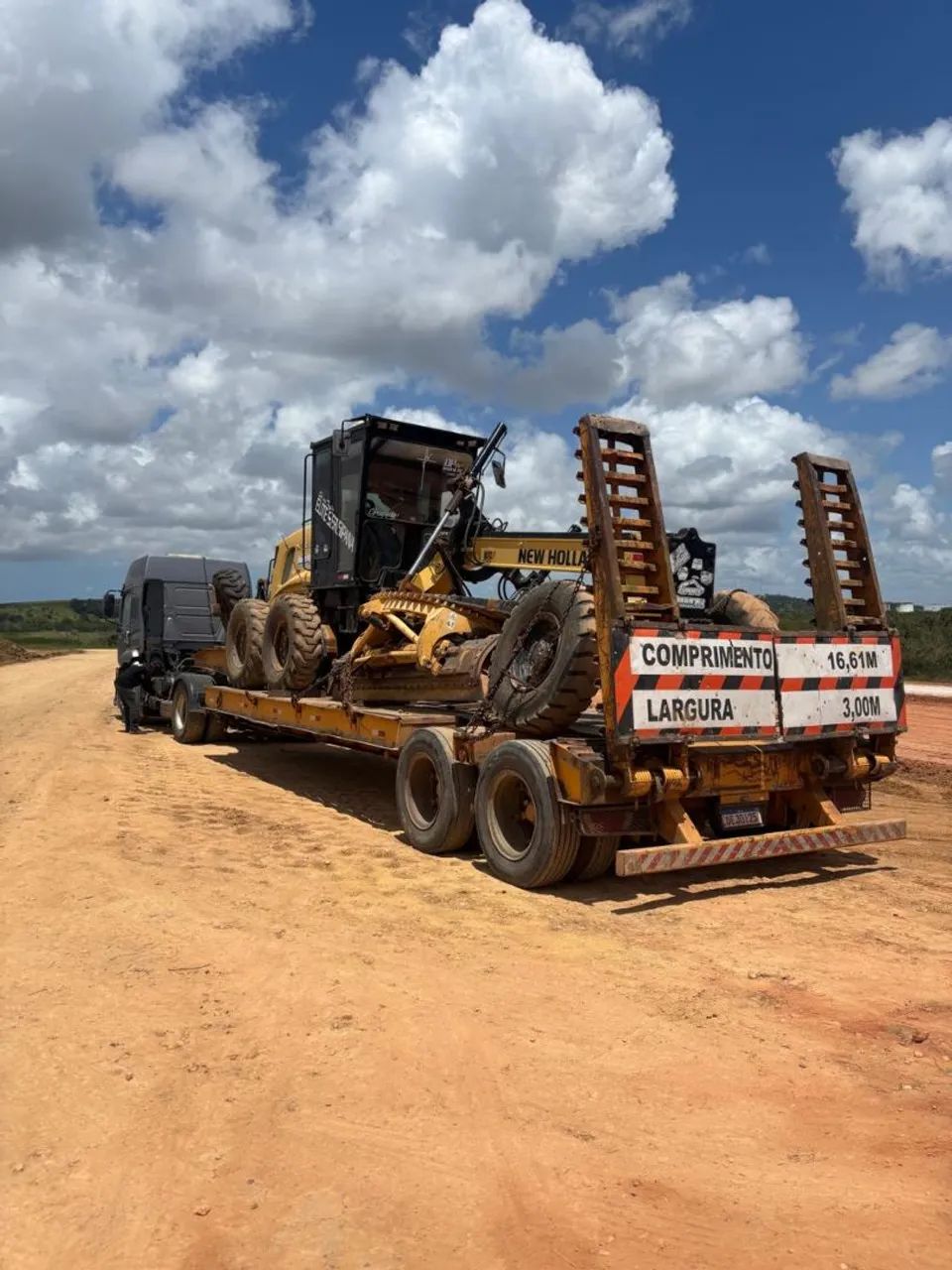 Locação de carreta prancha para transporte de máquinas pesadas  - Foto 2