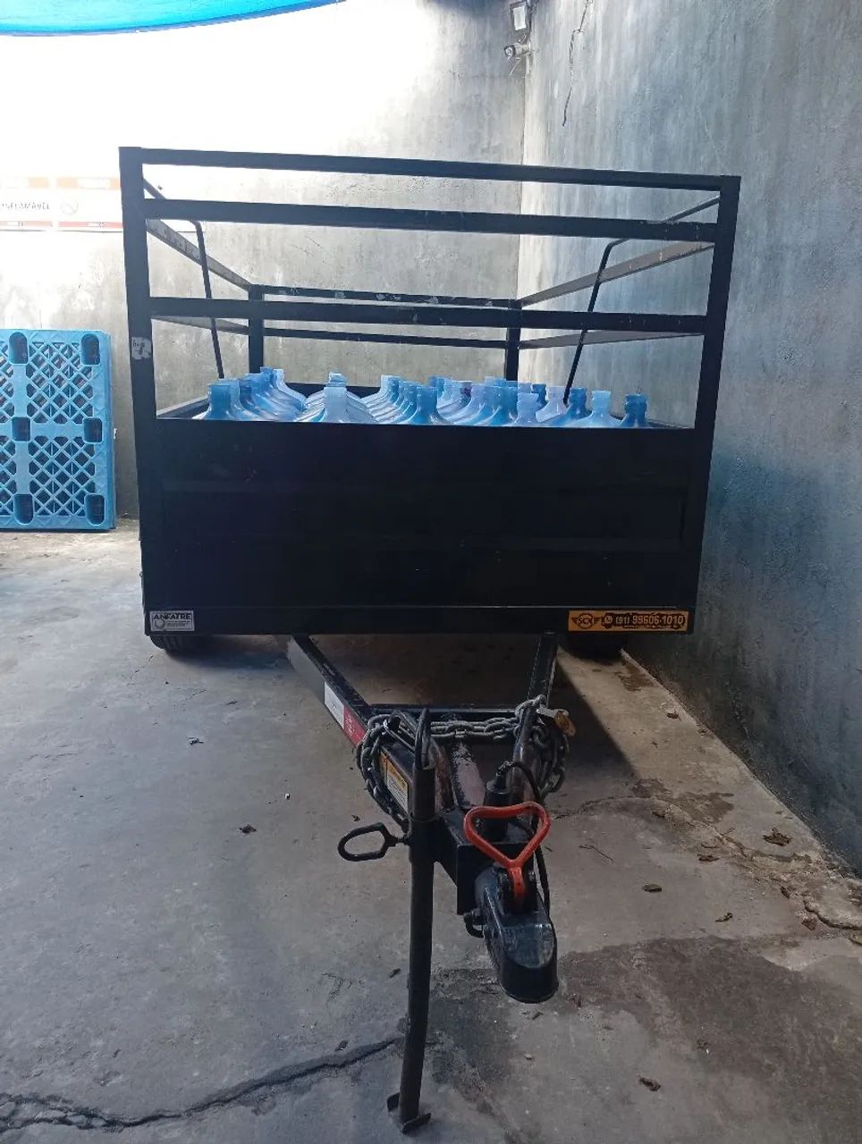 Vende-se uma carrocinha de carro. Toda reforçada aguenta 1 tonelada. Com os pneus novos 