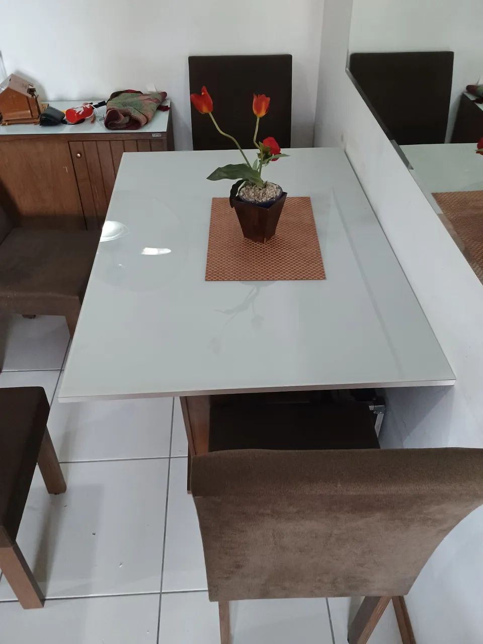 Mesa com 4 caseiras com tampo de MDF e vidro - Foto 2