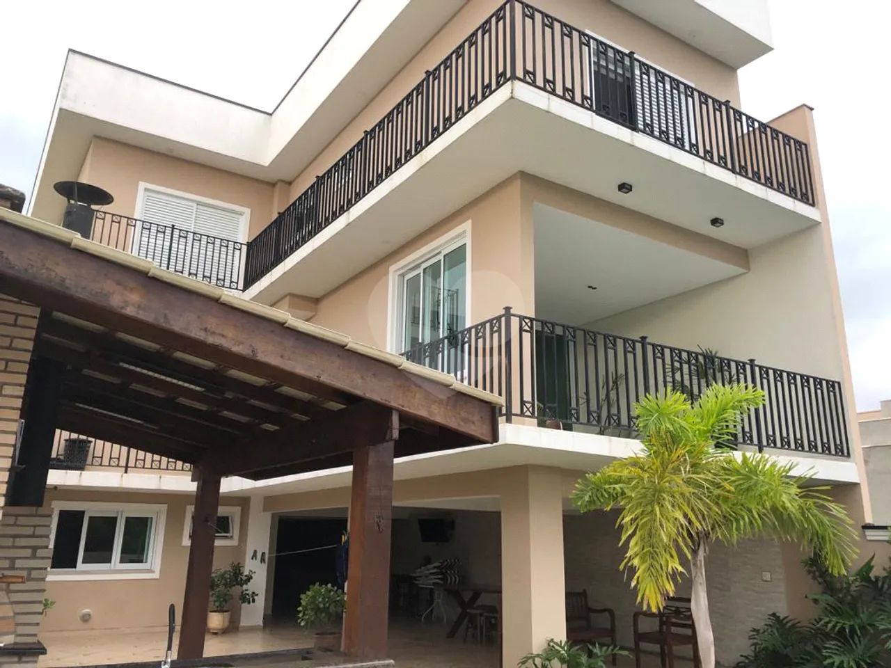 Excelente imóvel em condomínio Villa Olympia.