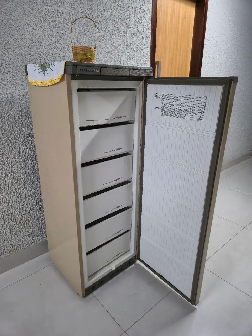 FREEZER VERTICAL PROSDÓCIMO F21 210L - FUNCIONANDO PERFEITAMENTE - Foto 2