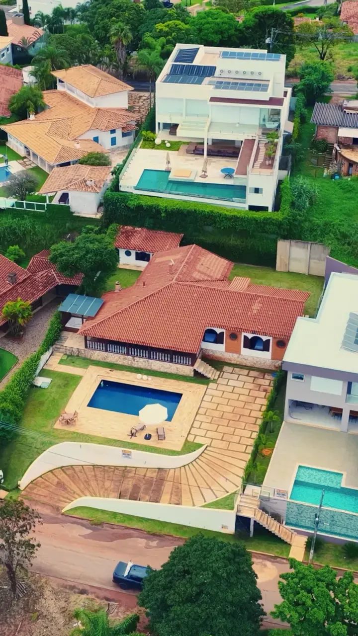 Imóvel rustico e mobilhado em Escarpas do Lago , possui 5 suítes, piscina e jacuzzi - Capi