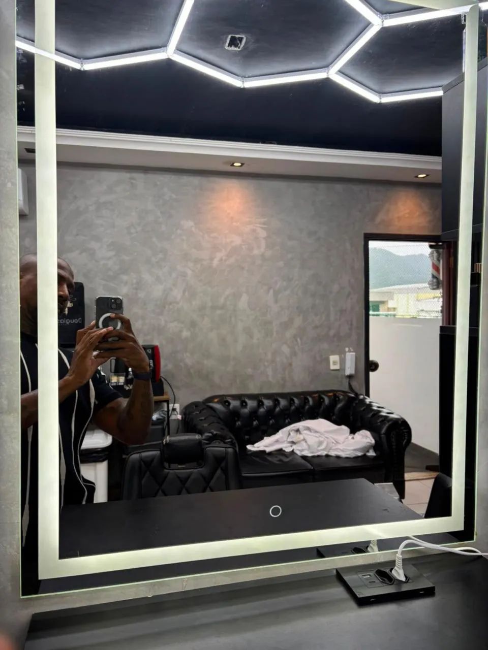 VENDO CADEIRA FERRANTE, ESPELHO DE LED E BANCADAS - Foto 5