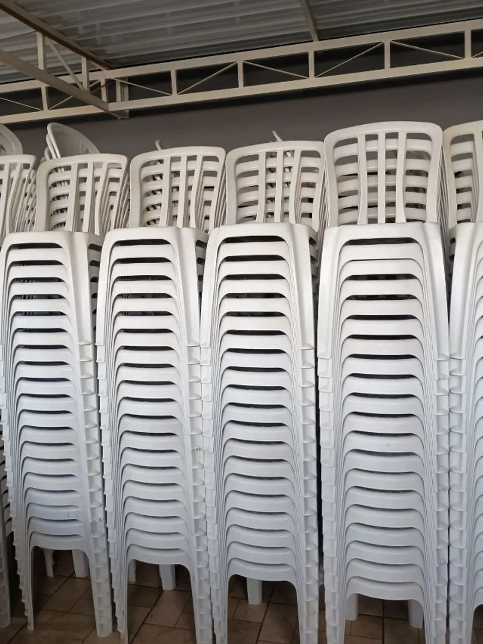 Cadeiras plásticas avulsas 