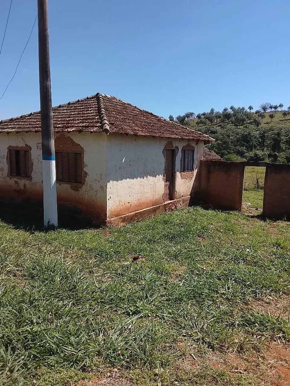 Lote contendo uma casa antiga - Foto 5