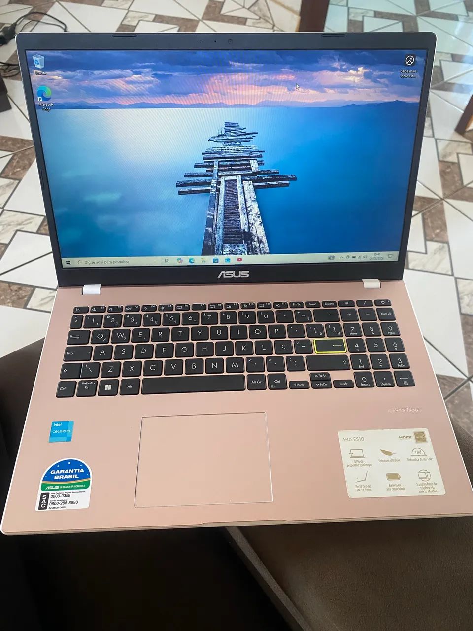 Vendo notebook ASUS pra vender logo semi novo  