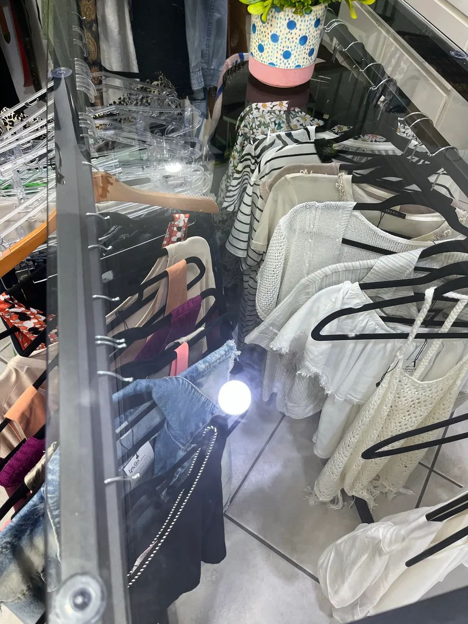 Mesa central com arara para loja - Foto 2