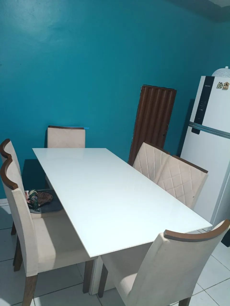 Vendo jogo de mesa com 6 cadeiras 