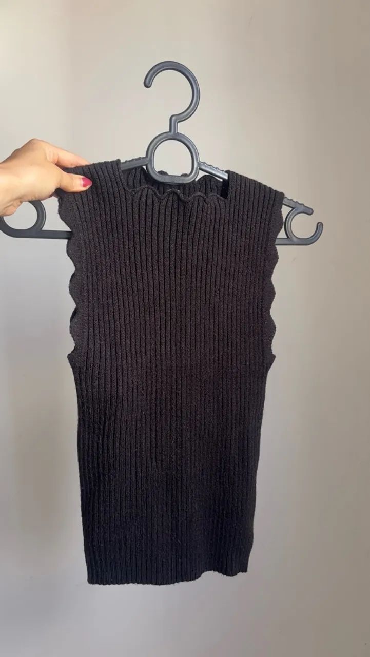 Blusa preta canelada