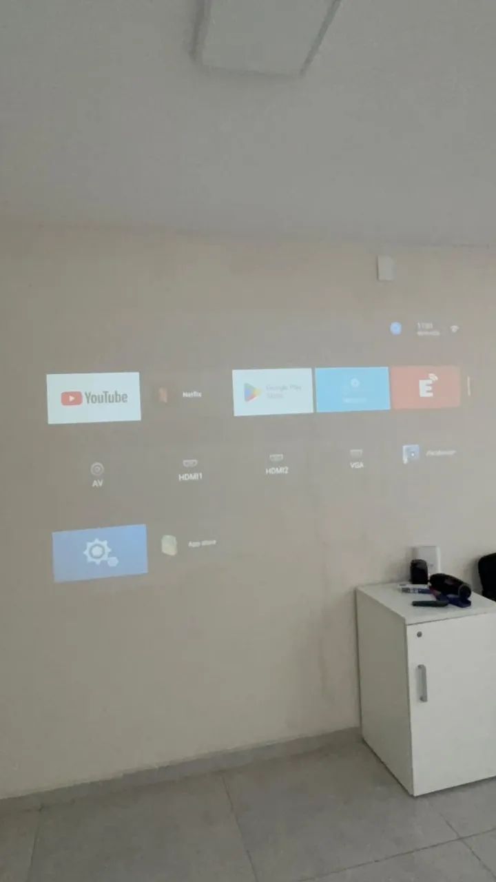 Retro Projetor Data Show Multimídia Tela 4k Cor Branco Bivolt + NF - Foto 5