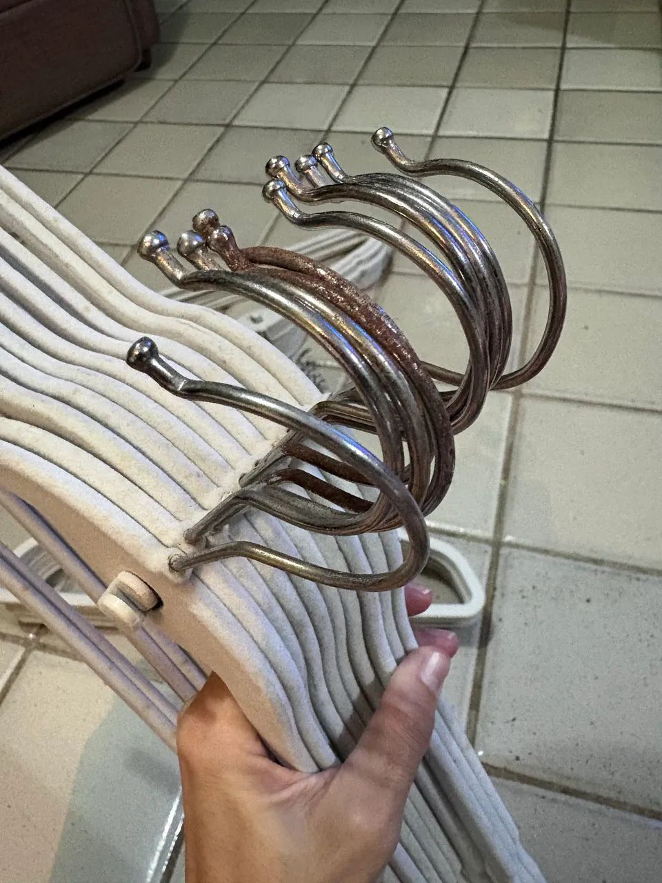 Cabides em Veludo Bege (30 Unidades) - Foto 2