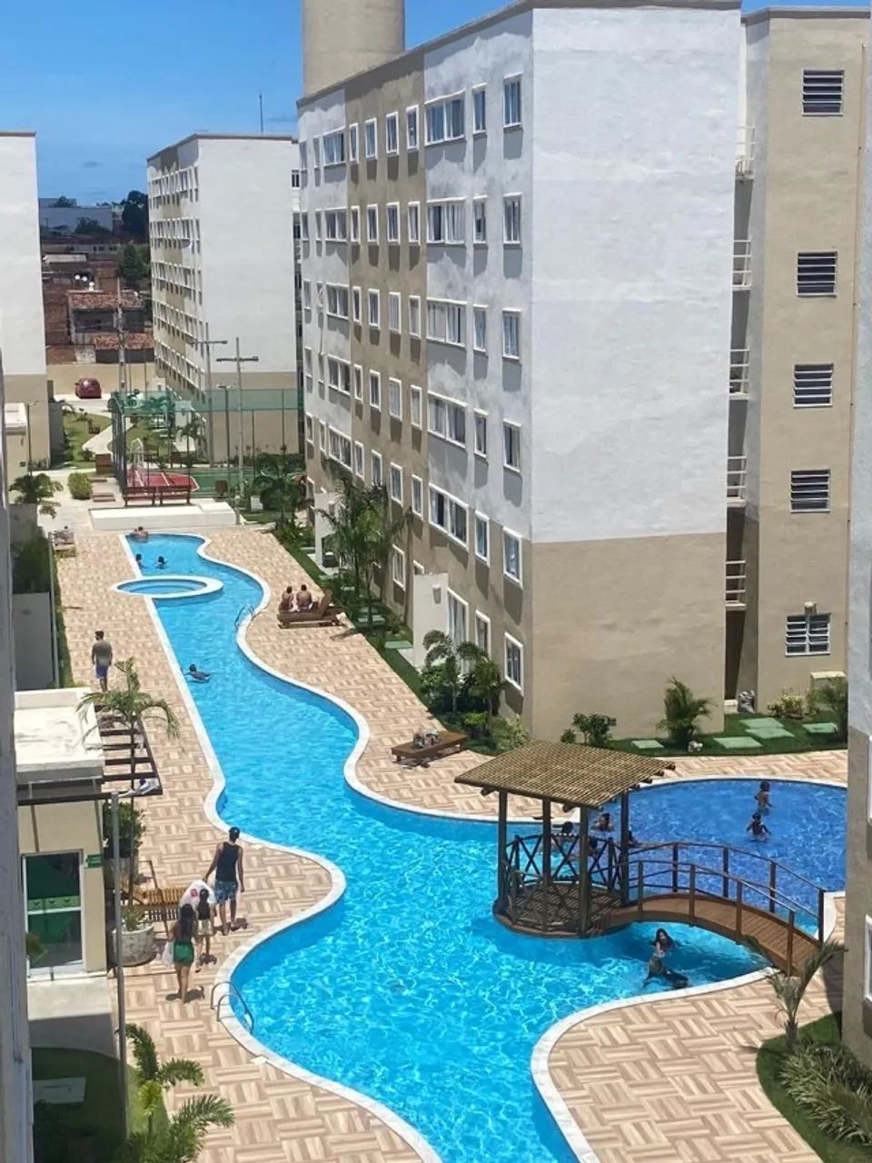 Apartamento térreo com varanda ao lado do shopping Pátio - Cond. Jardim Maceió.