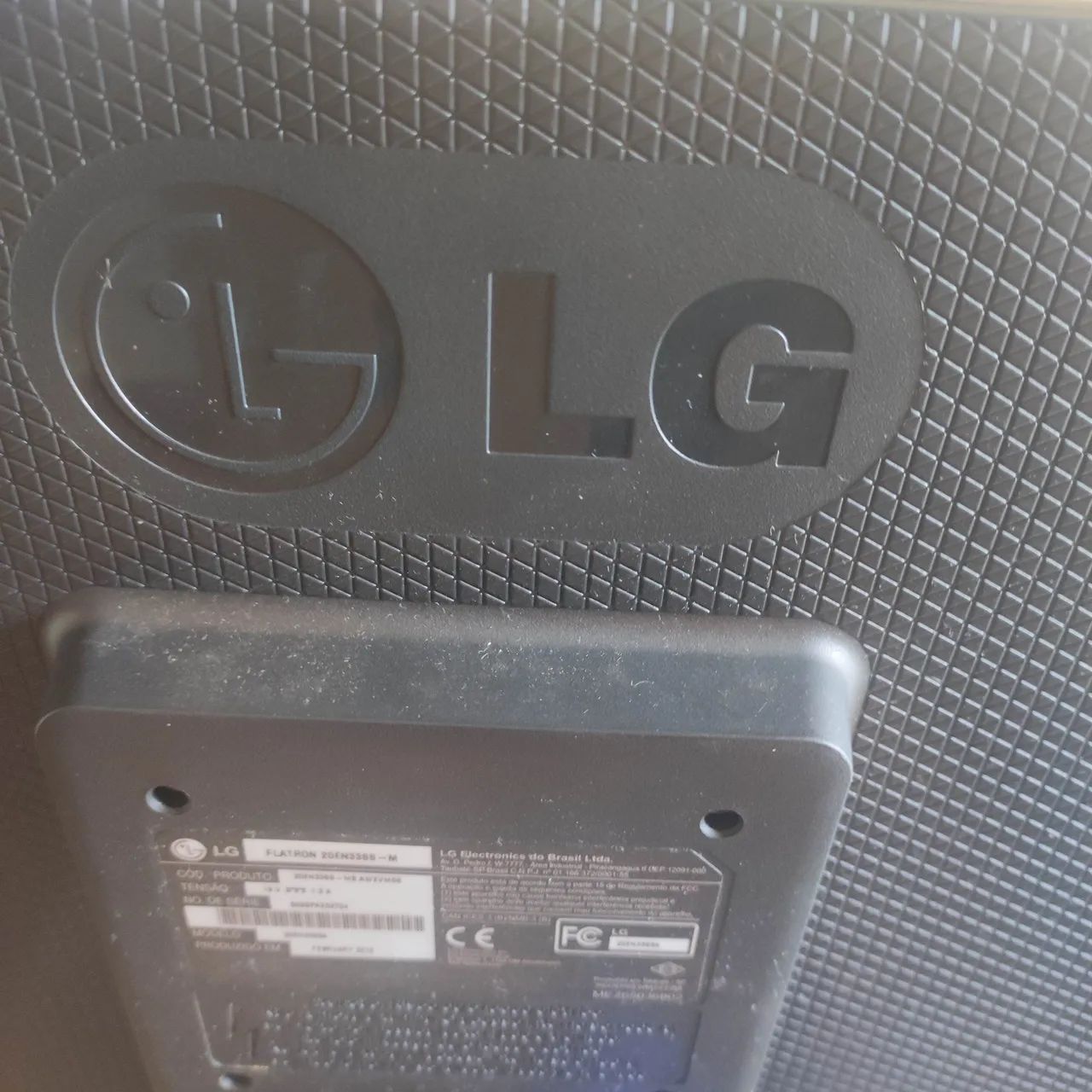 Vendo Monitor LG  46 cm de largura e 28 de altura - Foto 3