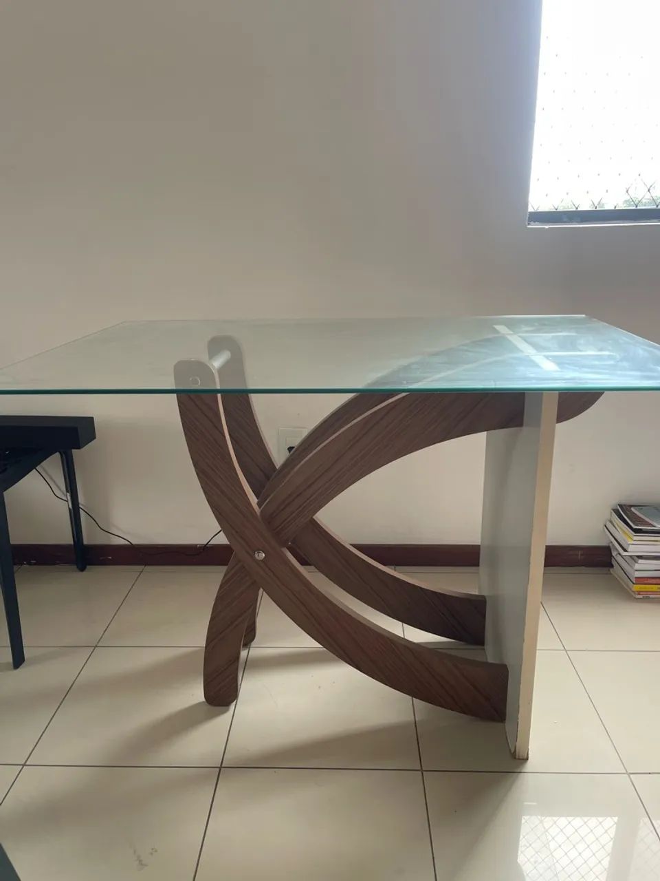Vende-se uma boa mesa com tampo de vidro  - Foto 4