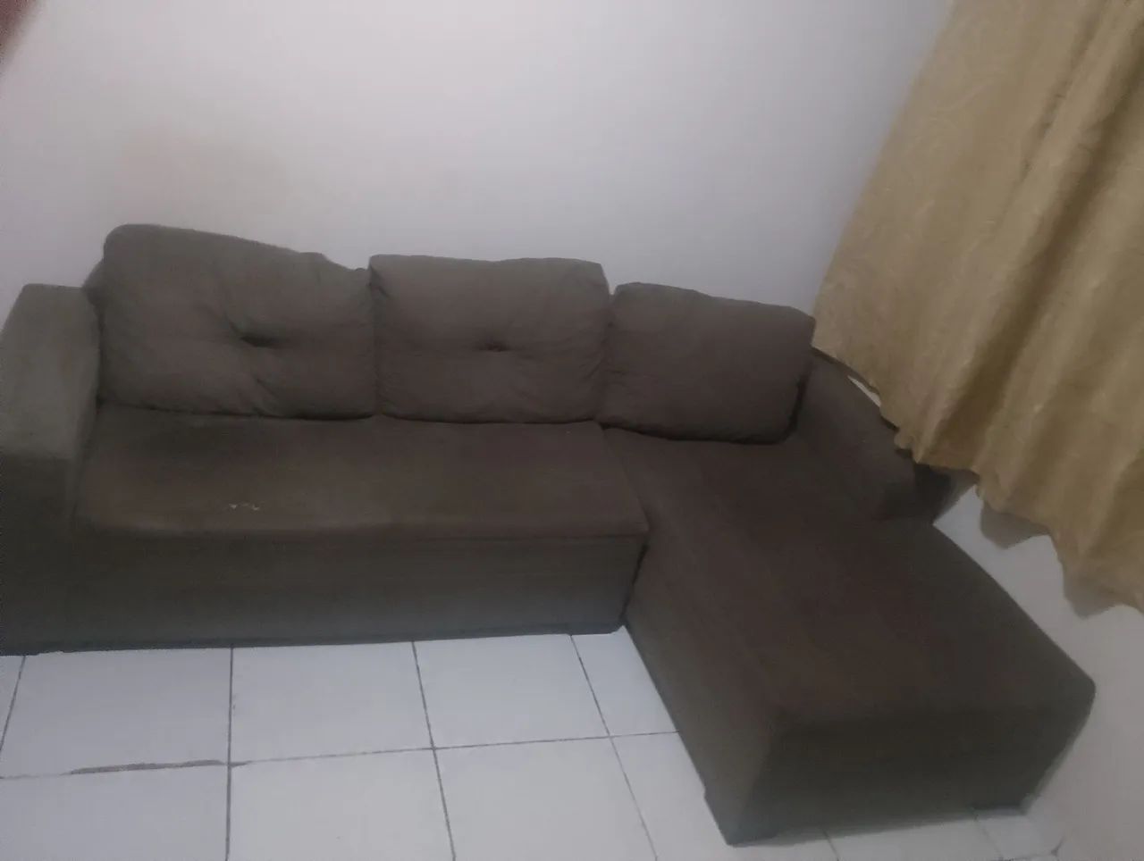 Sofá de canto da cor marron