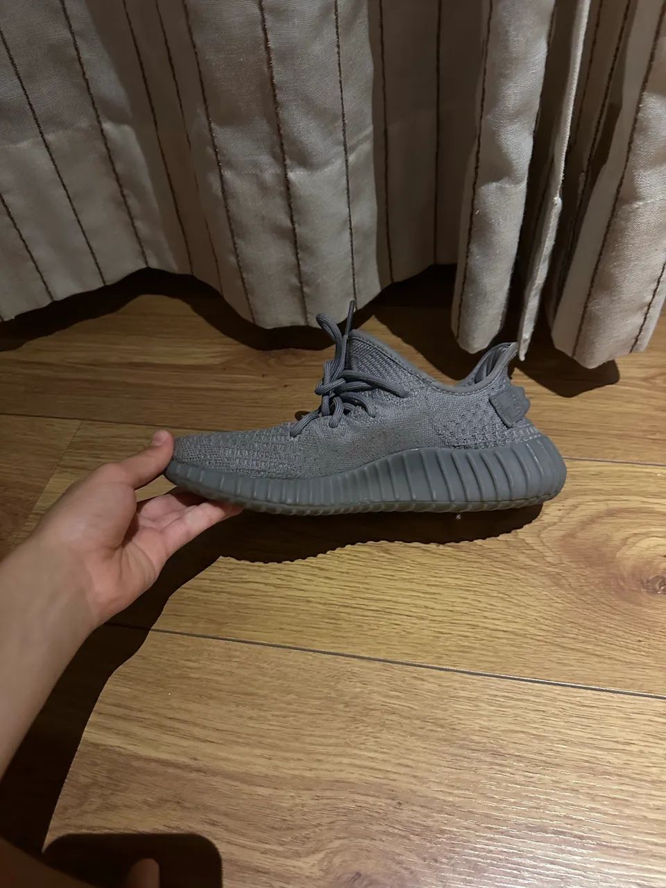 Tênis Yeezy Cinza - Foto 2
