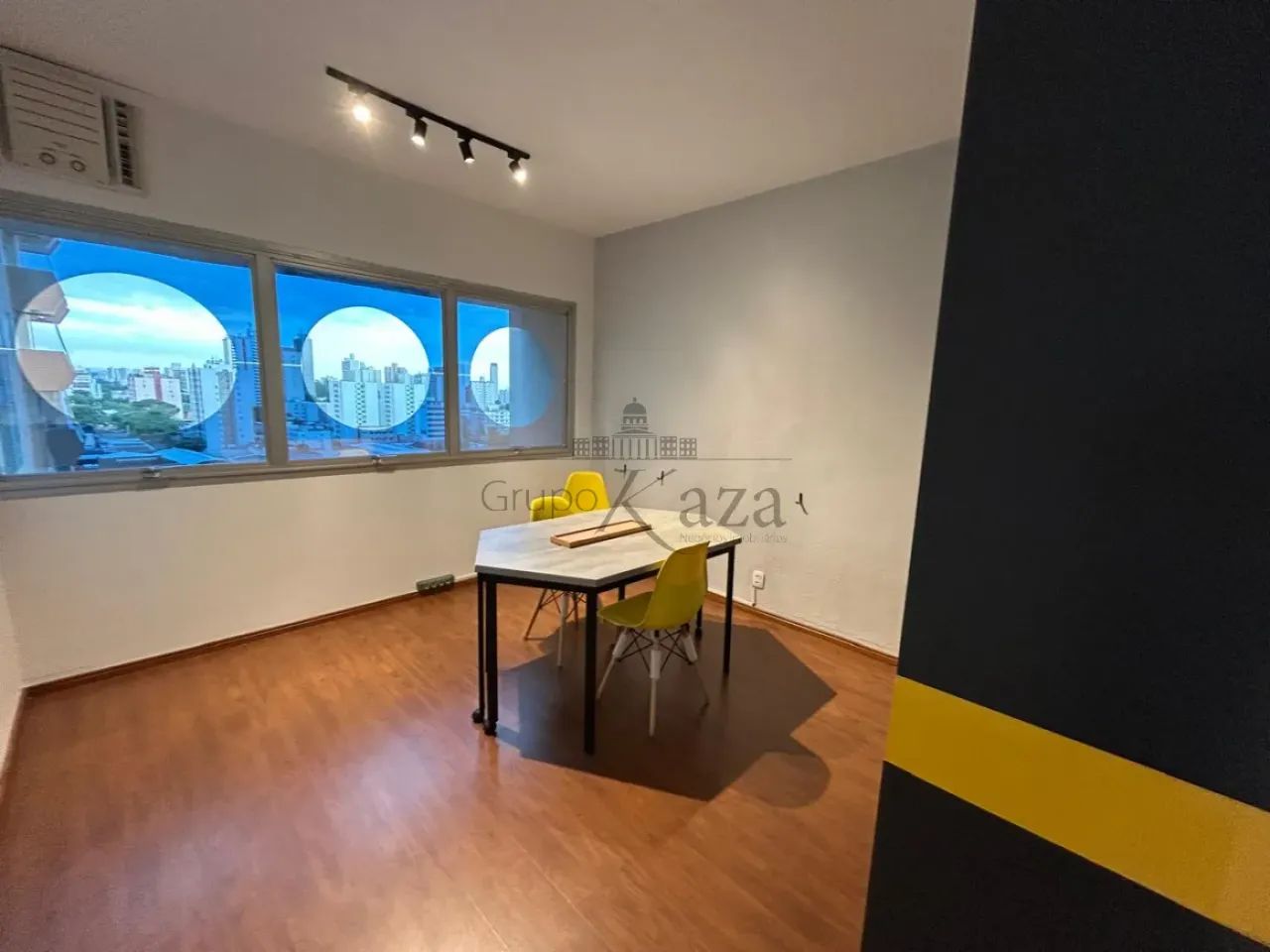 Sala Comercial - Mobiliada - Edifício Vip Center - Centro - 24m². - Foto 2