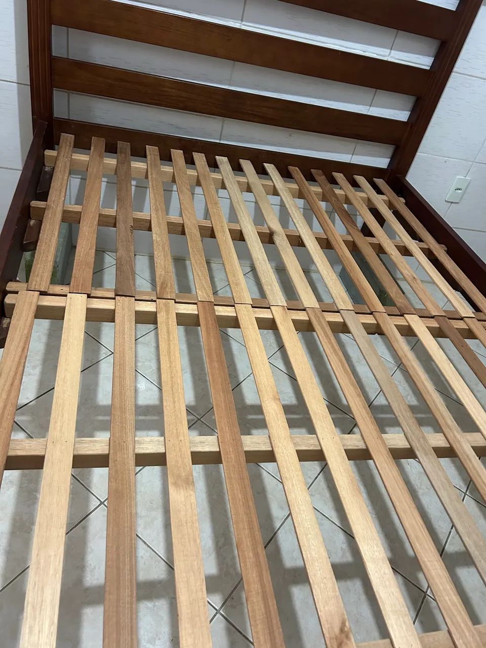 Cama de madeira maciça de casal  - Foto 3