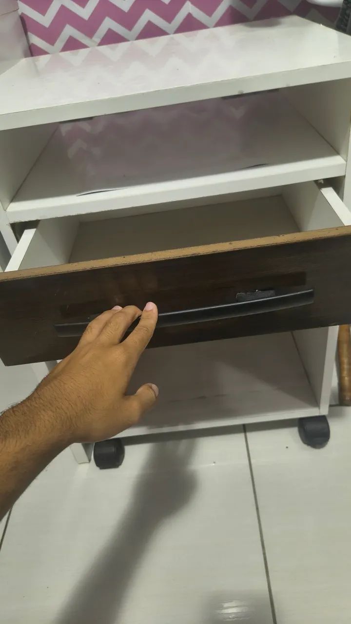 Mesa de Cabeceira com gaveta - Foto 2