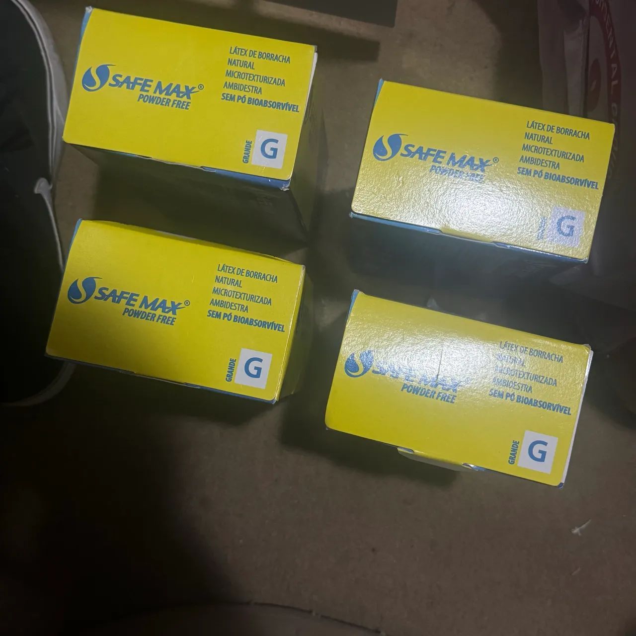 4 boxes of large gloves, closed type