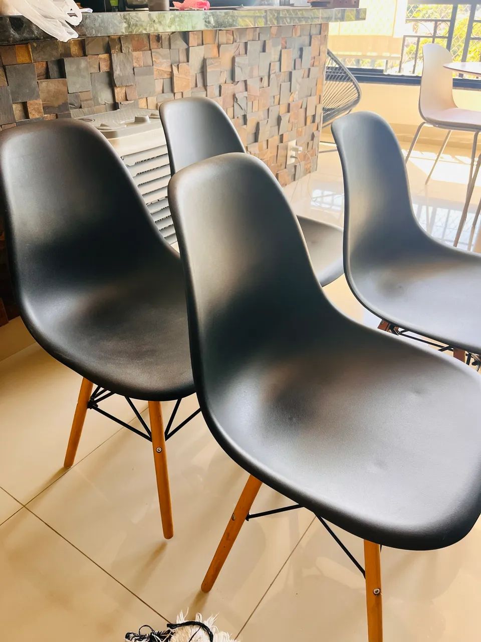 Conjunto de 4 Cadeiras na cor Preta - Foto 2