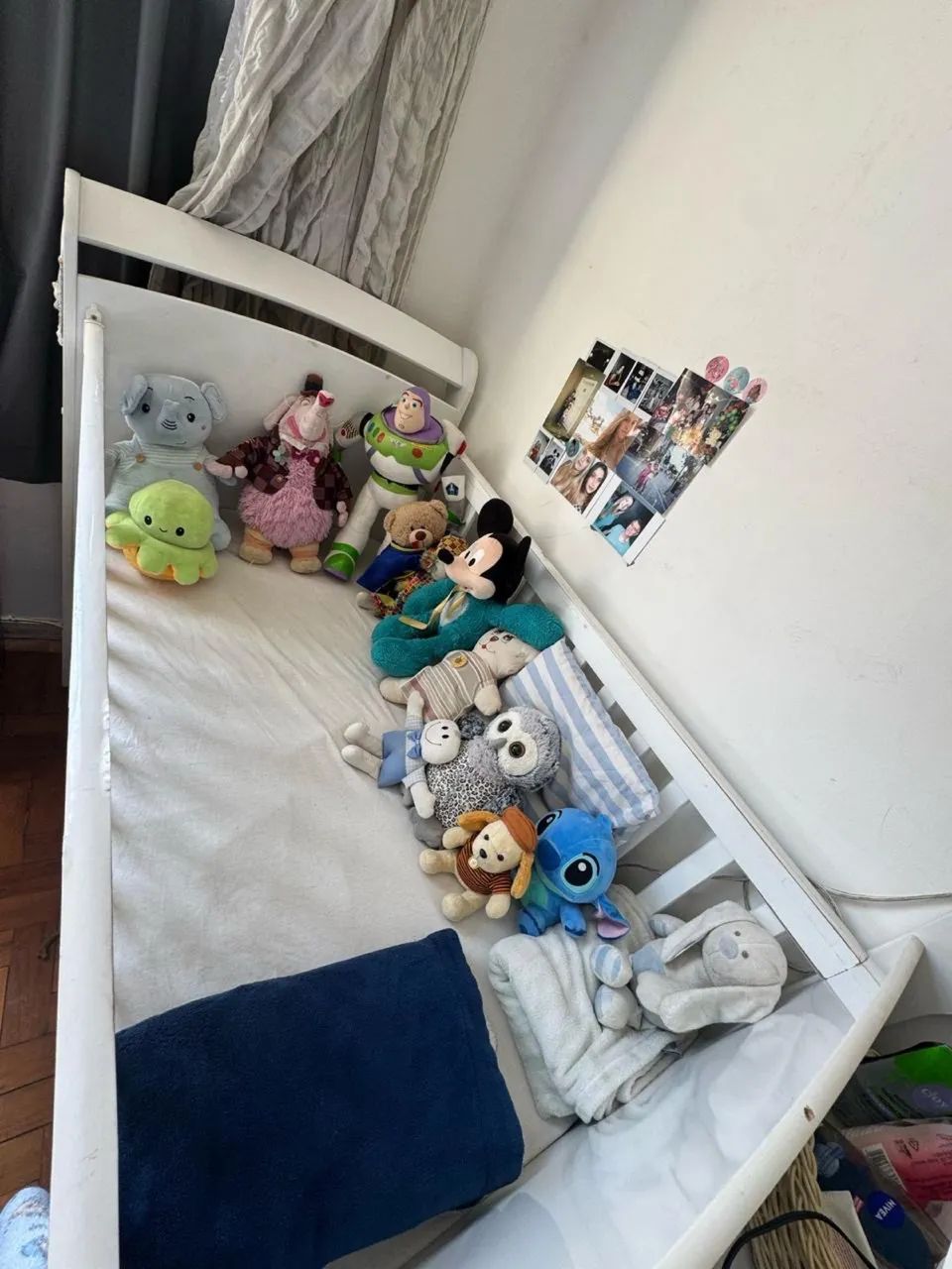 Berço branco de madeira