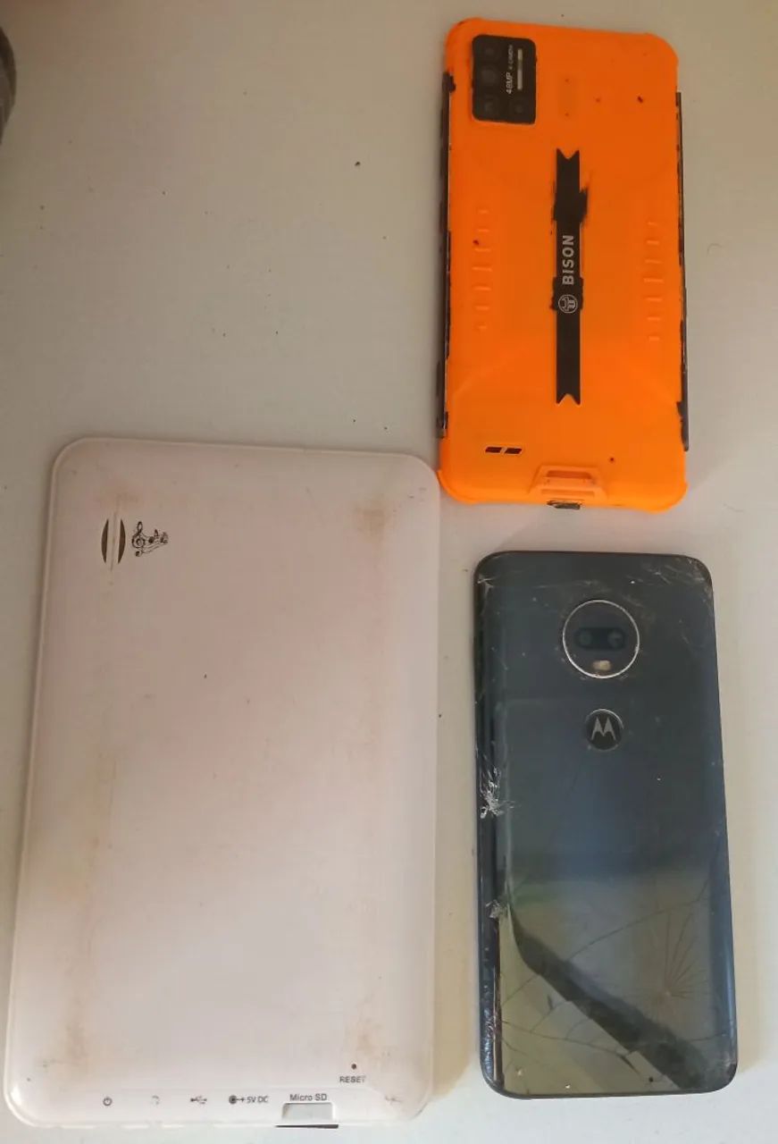 OPORTUNIDADE IMPERDÍVEL - LOTE COM 2 CELULARES + 1 TABLET  - Foto 2