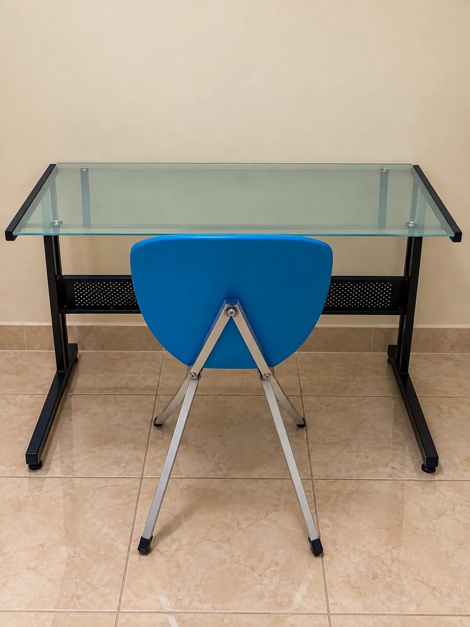 Mesa com cadeira de estudo ou trabalho 