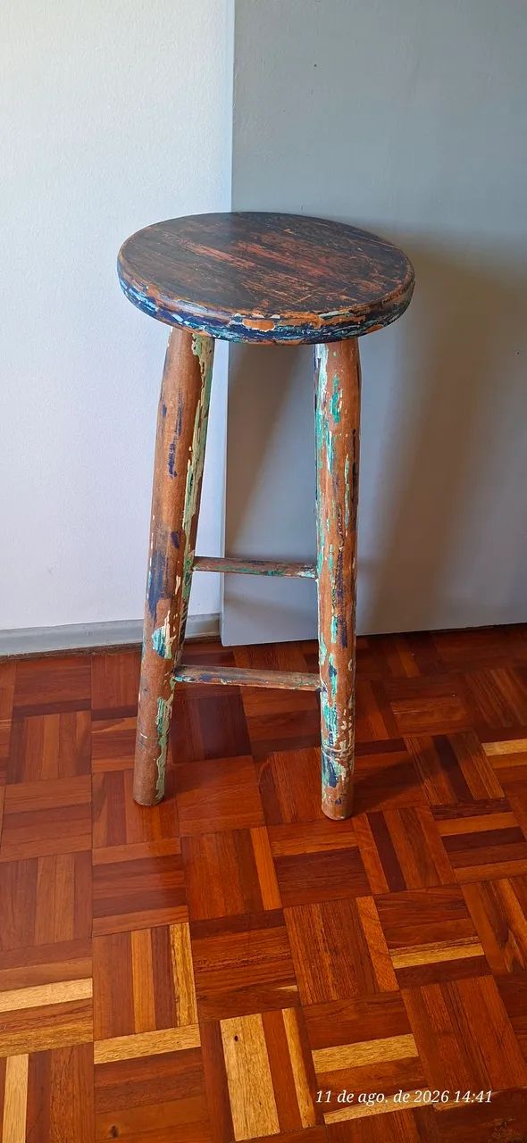 Banqueta alta de madeira