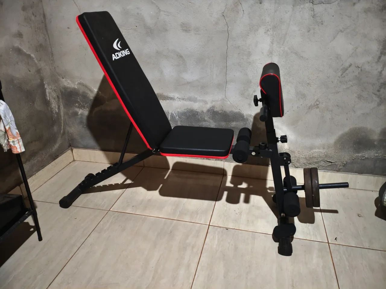 Cavalete, barra e anilhas  e banco de musculação  - Foto 2