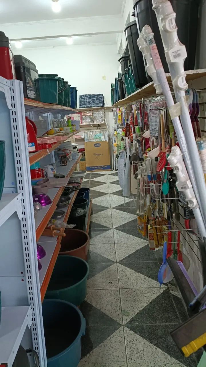 Vendo Gôndolas e painéis para loja esses que estão nesta loja, estou passando o ponto  - Foto 6