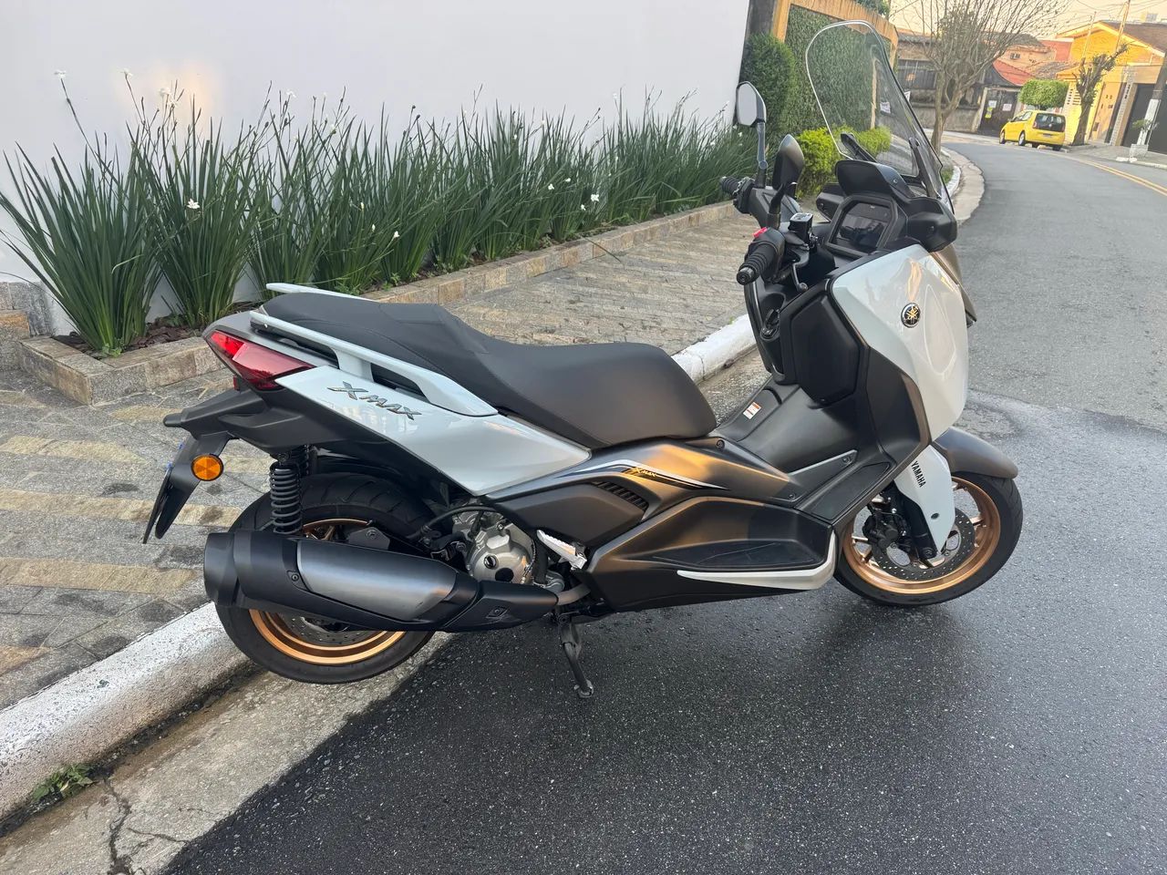 X max 300
